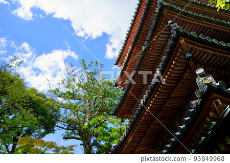 Kaijusen-ji Temple, national treasure five-storied pagoda with refreshing autumn clouds at the end of summer Kaijusen-ji Temple, national treasure five-storied pagoda with refreshing autumn clouds at the end of summer 93849968