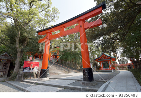 京都市伏見區深草伏見稻荷神社鳥居門 93850498