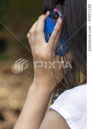 一個女人打電話 93851248