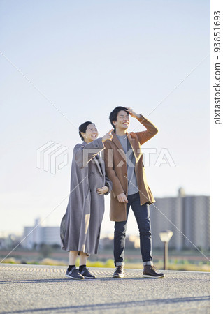 A couple walking in coats 93851693