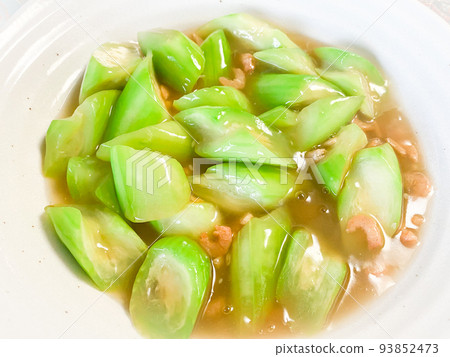 Chinese home-cooked gold cucumber (boiled loofah and dried shrimp) 93852473