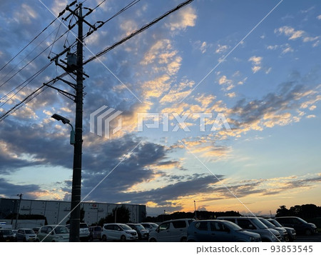 日落和電線桿，黃昏的電線 93853545