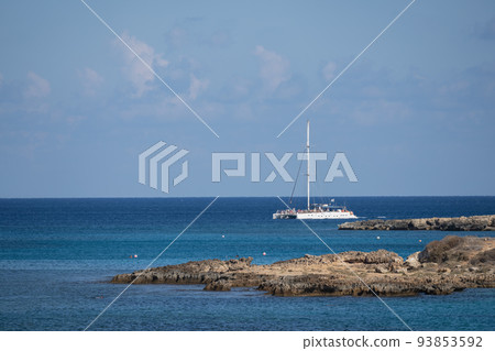 Yacht with tourists sailing to the coral reef 93853592