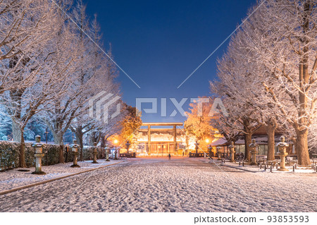 大雪中的“東京”東京，雪景中的靖國神社 93853593