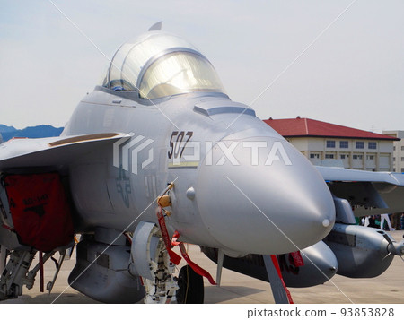 戰鬥機機頭和駕駛艙正面圖 戰鬥機機頭和駕駛艙正面圖 93853828