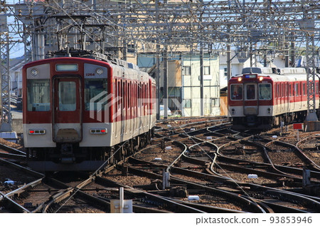 The premises of Kintetsu Yamato-Saidaiji Station, where the tracks are intertwined at many points The premises of Kintetsu Yamato-Saidaiji Station, where the tracks are intertwined at many points 93853946