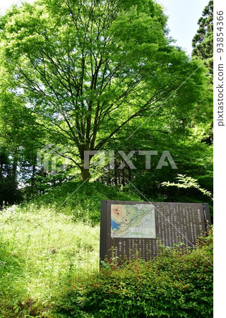 箱根町:舊箱根高速公路入口處的旗宿一里塚和新六 箱根町:舊箱根高速公路入口處的旗宿一里塚和新六 93854366
