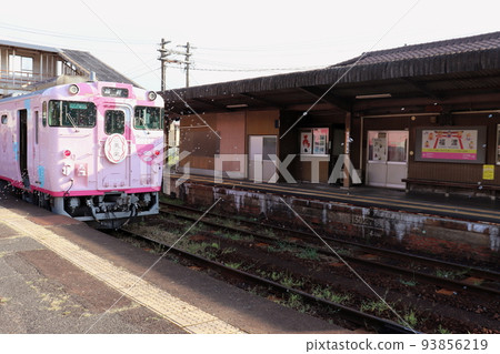 Tsuyama Line Sightseeing Train SAKU Bi SAKU Raku (Fukuwata Station soap bubble production) 93856219
