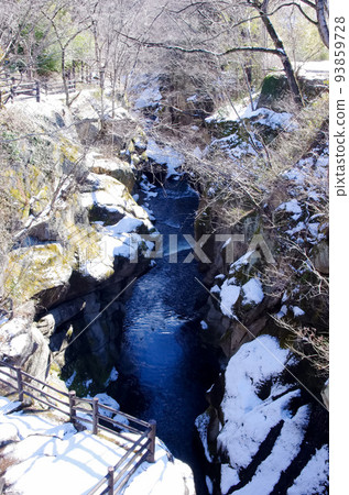 Akiu Rairaikyo Gorge in winter (Sendai City, Miyagi Prefecture) 93859728
