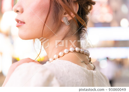 夜間工作的女人（匿名）形象 93860049