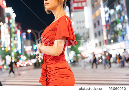 夜間工作的女人（匿名）形象 93860050