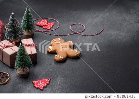 Delicious gingerbread cookies with honey, ginger and cinnamon. Winter composition Delicious gingerbread cookies with honey, ginger and cinnamon. Winter composition 93861435