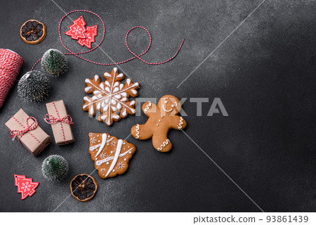 Delicious gingerbread cookies with honey, ginger and cinnamon. Winter composition Delicious gingerbread cookies with honey, ginger and cinnamon. Winter composition 93861439