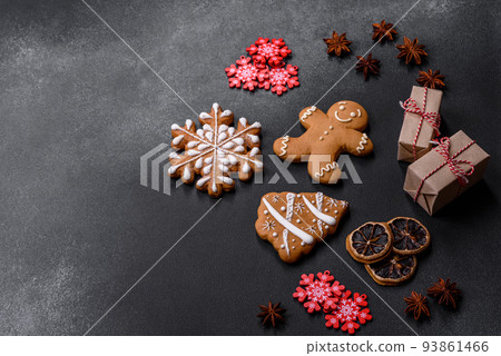 Delicious gingerbread cookies with honey, ginger and cinnamon. Winter composition Delicious gingerbread cookies with honey, ginger and cinnamon. Winter composition 93861466