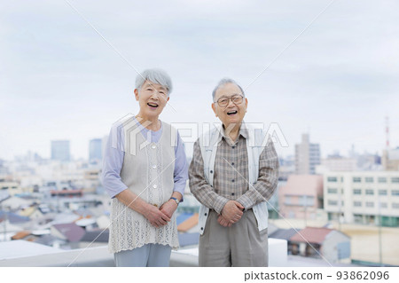 Senior couple 93862096