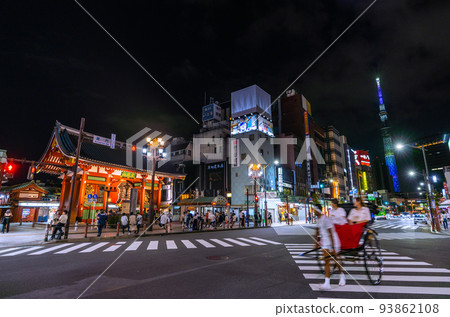 Tokyo cityscape in Japan 6 weeks World's most No action restrictions. Sensoji Temple bustling even at night…Rickshaw…=September 3 93862108