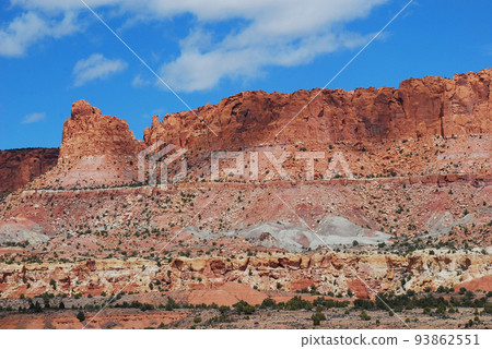 美國科羅拉多高原早春，布萊斯峽谷沿 12 號公路前往首都礁 93862551