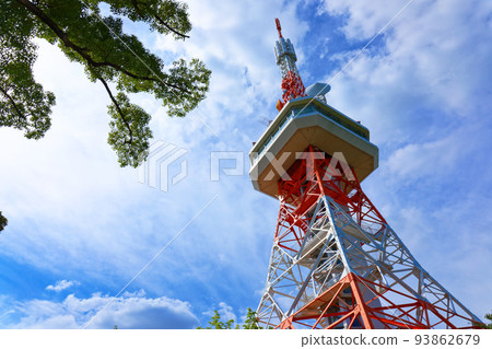 Utsunomiya Tower and blue sky 93862679