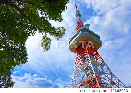 Utsunomiya Tower and blue sky 93862680