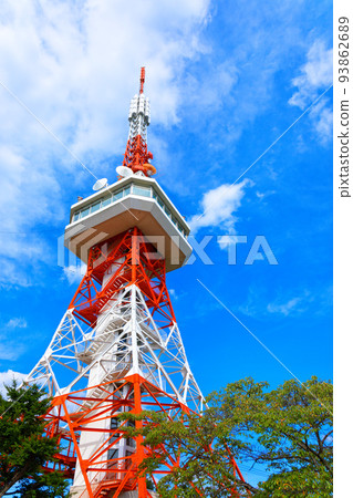 Utsunomiya Tower and blue sky 93862689
