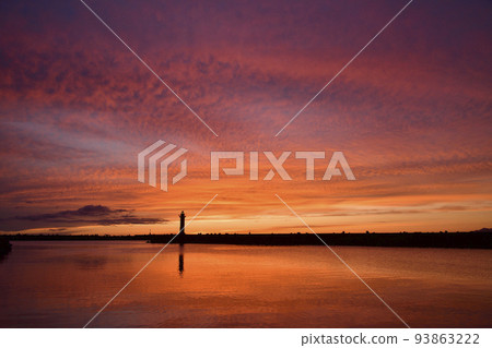 Shoot the scenery of the sunset and lighthouse at Otobe fishing port in Otobe-cho, Hokkaido in early autumn Shoot the scenery of the sunset and lighthouse at Otobe fishing port in Otobe-cho, Hokkaido in early autumn 93863222