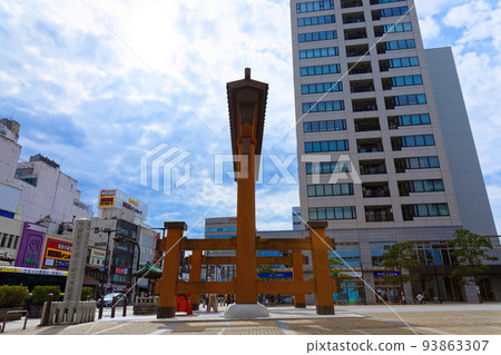 Otorii and skyscrapers Futarasan Shrine 93863307