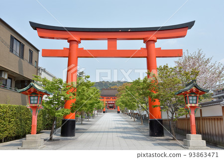 Fushimi Inari, the Otorii gate at the entrance to the approach to the shrine, Fukakusa, Fushimi-ku, Kyoto Fushimi Inari, the Otorii gate at the entrance to the approach to the shrine, Fukakusa, Fushimi-ku, Kyoto 93863471