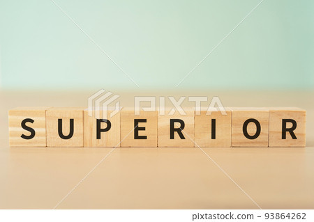 標有 SUPERIOR 的塊 93864262