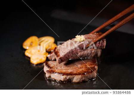 美味的牛排 93864486