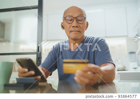 Asian Senior man making online shopping 93864577