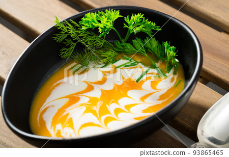 Recipe of pumpkin soup puree with ginger 93865465