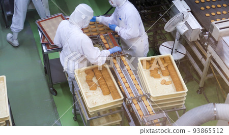 A person working at a food factory 93865512