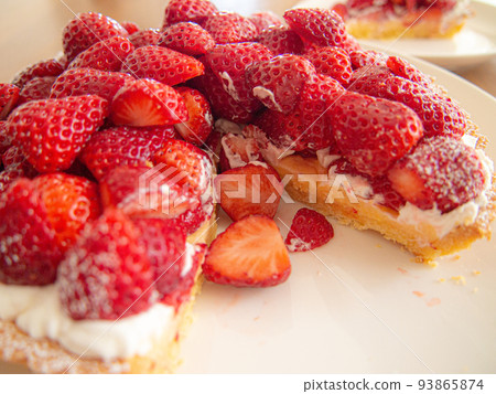 製作甜點:草莓水果撻 製作甜點:草莓水果撻 93865874