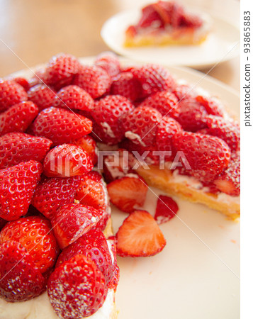 製作甜點：草莓水果撻 93865883