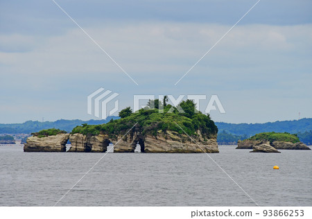 宮城縣鹽釜市松島灣從觀光船看到的金島 93866253