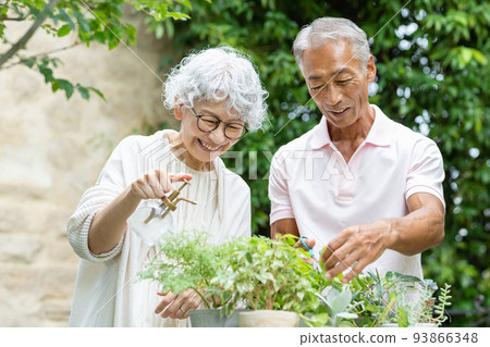 資深夫婦從事園藝 93866348