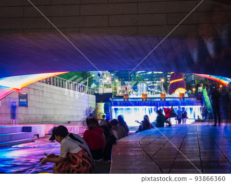 Cheonggyecheon Stream night view in Seoul in summer Cheonggyecheon Stream night view in Seoul in summer 93866360