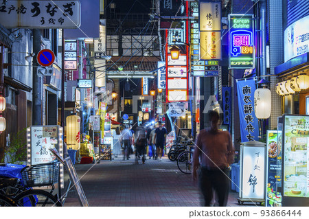 From Namba Minami Aiaibashisuji shopping street to the alley From Namba Minami Aiaibashisuji shopping street to the alley 93866444