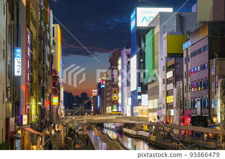 大阪南、道頓堀川、通堀河步道、夜幕降臨 大阪南、道頓堀川、通堀河步道、夜幕降臨 93866479