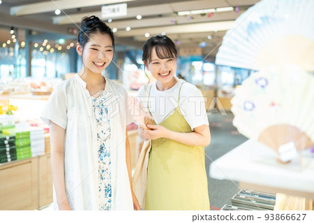 女孩的旅行購物之旅 93866627