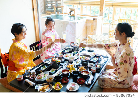 Hot spring trip, yukata, girls' trip Hot spring trip, yukata, girls' trip 93867054