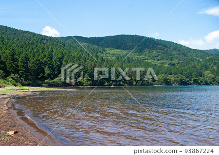 蘆之湖白浜|湖畔區域，您可以觸摸清澈的湖面 93867224