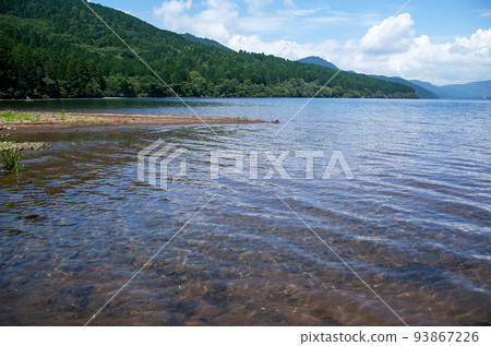 蘆之湖白浜|湖畔區域，您可以觸摸清澈的湖面 93867226