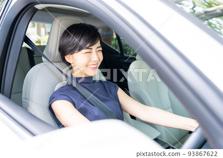 一個女人開車 93867622