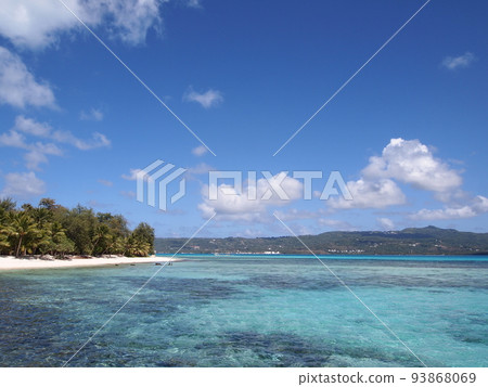 A beautiful uninhabited island in the south 93868069