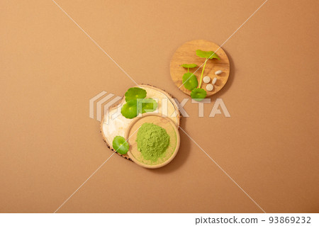 Fresh Gotu kola and Gotu kola (Centella Asiatica) powder and Capsules in wooden dish useful ingredients in skin care products.. Flatlay image for design. Fresh Gotu kola and Gotu kola (Centella Asiatica) powder and Capsules in wooden dish useful ingredients in skin care products.. Flatlay image for design. 93869232