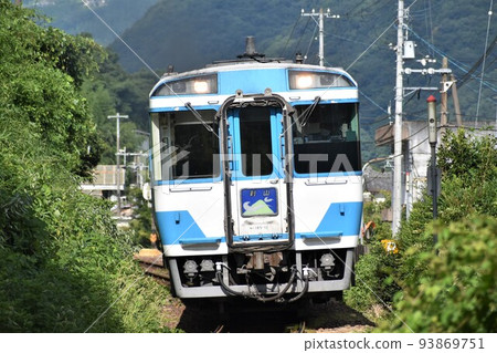 Kiha 185 Series Limited Express Tsurugiyama Kiha 185 Series Limited Express Tsurugiyama 93869751