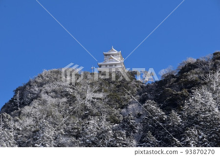 Gifu castle, snow and sky Gifu castle, snow and sky 93870270