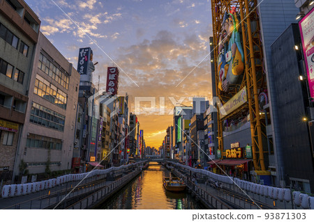 大阪南道頓堀夜景[多左衛門橋] 93871303