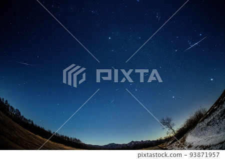 Gemini meteor shower in Yatsugatake Highlands Gemini meteor shower in Yatsugatake Highlands 93871957